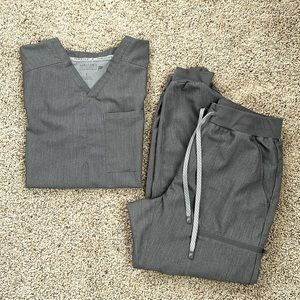 Men’s Fabletics Scrubs Set